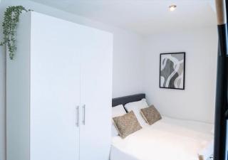 6p Newly Renovated Home With Unique Roof-terrace - - 3