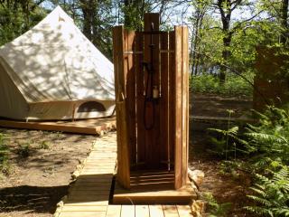 Tente luxe jacuzzi au bord des étangs - 3