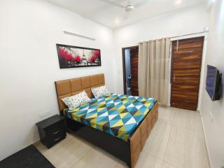Solitaire - Luxurious & Peaceful 3BHK by the Lake & Golf Course - Neu-Delhi - 1
