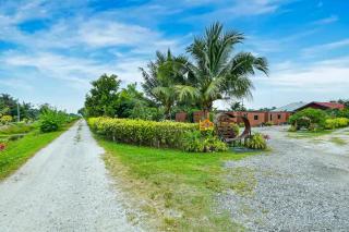 Hotel O Asiacamp Chalet Tanjung Karang - 4