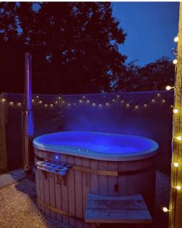 Hidden Gem Luxury Shepherd Hut - Pea Pod - Wimbish - 8