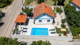 Holiday home Baroque Art with pool - Pridraga - 9