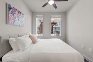 Luxury 2-BR with Poolside Patio - Austin - 1