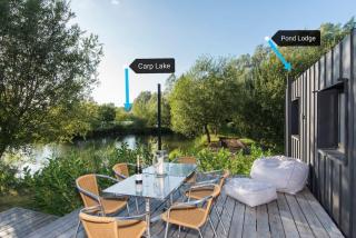 Pond Lodge - Hot Tub Stay with Views & Log Burner - South Cerney - 3