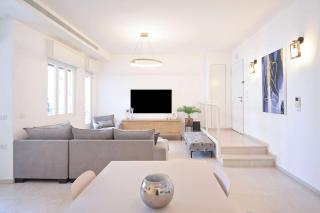 Luxury 2BR Bauhaus on the beach by HolyGuest - 9