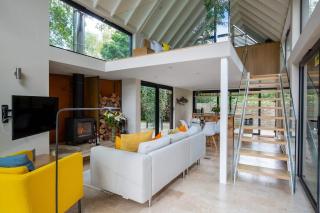 Waterlily Romantic Lakefront Stay Hot Tub - South Cerney - 8