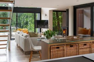 Waterlily Romantic Lakefront Stay Hot Tub - South Cerney - 3