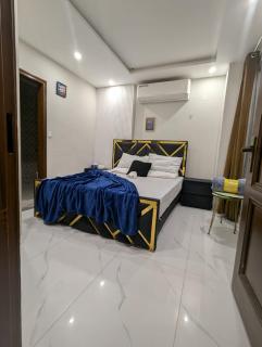 Luxury Designer Onebed Apartment in Mehar Suites Bahria Town Lahore - Lahore - 0