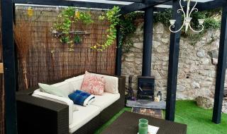 The Bothy, wood fired hot tub, luxury spa bathroom - St Asaph - 3