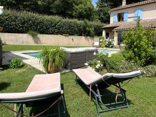 Un appartement 2 pièces dans une villa avec piscine et parking - Vence - 3