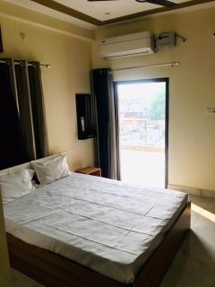 Hari Ratna Home Stay - Ayodhya - 1