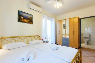 Steps from the Beach Sunny 4 Person Apartment Jurkin Number two - Jezera - 8