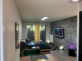 T2 cosy et rénové avec terrasse - proche de Lyon - Vaulx-en-Velin - 0
