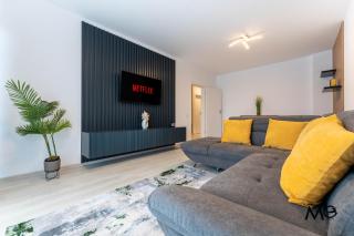 MoHost Say - 2BR Luxe Stay with Balcony & Views - Braşov - 2