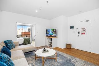 Newly Renovated 1bdr In The Cbd - Perth - 8