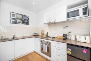 Newly Renovated 1bdr In The Cbd - Perth - 4