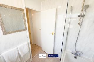 Orion's Place 3 Bedroom House By AltoLuxoExperience Short Lets & Serviced Accommodation With Free Parking - Bristol - 2