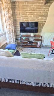Spacious and Cosy 2 Bedroom Home in Bradford Sleeps 4 by PureStay - 14 nights min! - 8