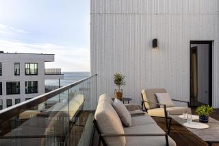 Stylish Waterfront stay with Lounge Terrace & Sauna - 0