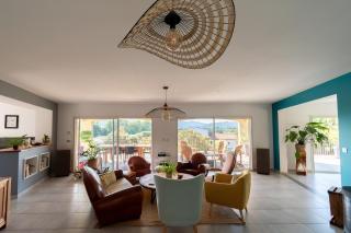 Quiet villa with pool - 0