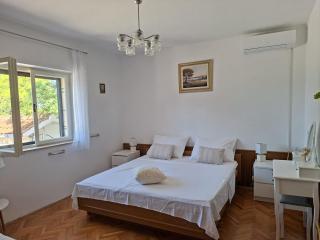 Giovanna - spacious lovely apartment - Supetar - 0