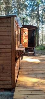 Bridgewood Camping - Traditional Shepherd's Hut - Wootton Glanville - 8