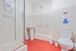 Central Dudley Stay-Sleeps 3, Kitchen&Free Parking - 6