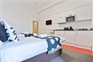 Central Dudley Stay-Sleeps 3, Kitchen&Free Parking - 4