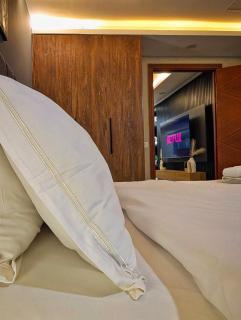 Gold Crest Mall Luxury Penthouse by Alvis Suite - 8