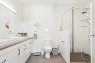 Stylish Executive Townhouse in Kent Town - Rose Park - 9