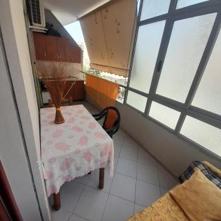 Me qera ditore - Polisi i Vogël - 7