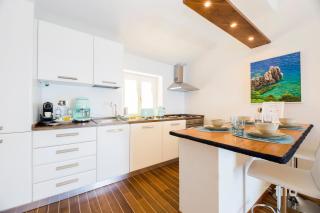 Beach | Parking | Wifi | A/C| Sea View By Tilo - Genoa - 8