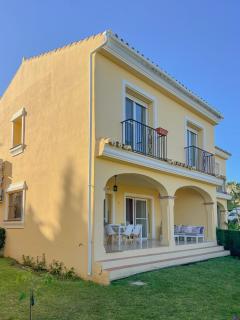 Chalet with Golf Views, Private Garden & Pool Access Mijas Costa del Sol - Mijas Costa - 0