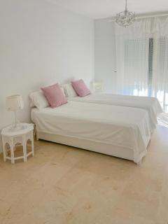 Chalet with Golf Views, Private Garden & Pool Access Mijas Costa del Sol - Mijas Costa - 4