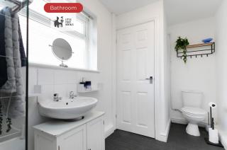 Two Bedroom House By Littlepiggyrentals Short Lets & Serviced Accommodation Chesterfield Central With Free Parking - Chesterfield - 3