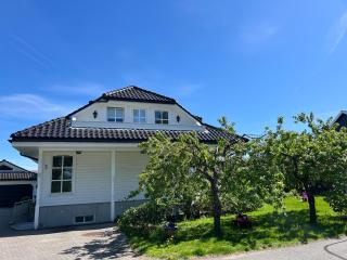 Fredelig og romslig hus med fem soverom - Sandnes - 0