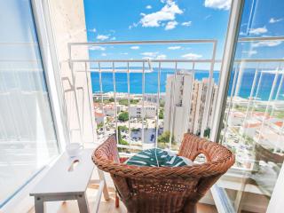 Moody apartment with an amazing view - 7