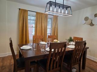 Soft Sheets & Sweet Dreams - 3 Bedroom Home with Driveway - Niagara Falls - 9