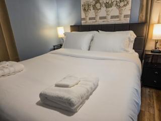 Soft Sheets & Sweet Dreams - 3 Bedroom Home with Driveway - Niagara Falls - 5