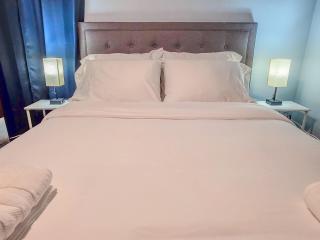 Soft Sheets & Sweet Dreams - 3 Bedroom Home with Driveway - Niagara Falls - 4