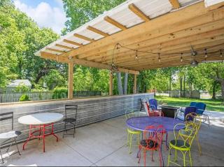 • Casa Dean sleeps 20 close to Fairgrounds • - Des Moines - 9