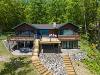 Spruce Haven home - Hayward - 0