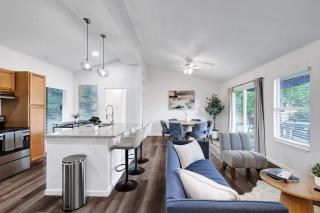 Modern House, Experienced Host, Central Location - San Antonio - 4