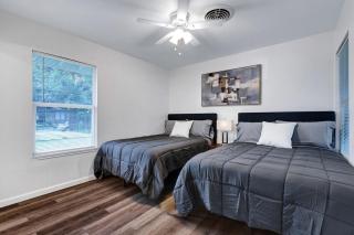 Modern House, Experienced Host, Central Location - San Antonio - 9
