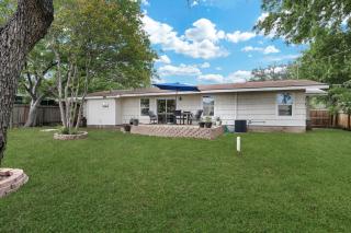 Modern House, Experienced Host, Central Location - San Antonio - 7