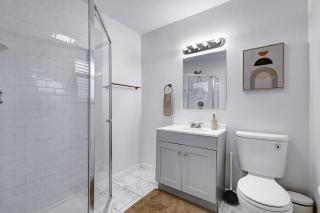 Modern House, Experienced Host, Central Location - San Antonio - 3