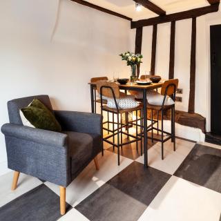 2 Bedroom Cottage in Debenham - The Old Toll House - Debenham - 1