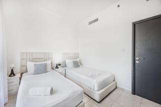 Luxury 2BR Haven with Expansive Terrace and Elegance - 4