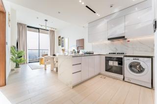 Newly Furnished Apartment near Circle Mall with Marina Views, Binghatti Onyx, JVC by Deluxe Holiday Homes - 5