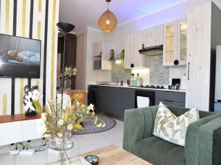 Eirini Elegant Hades Apartment - Midrand - 4